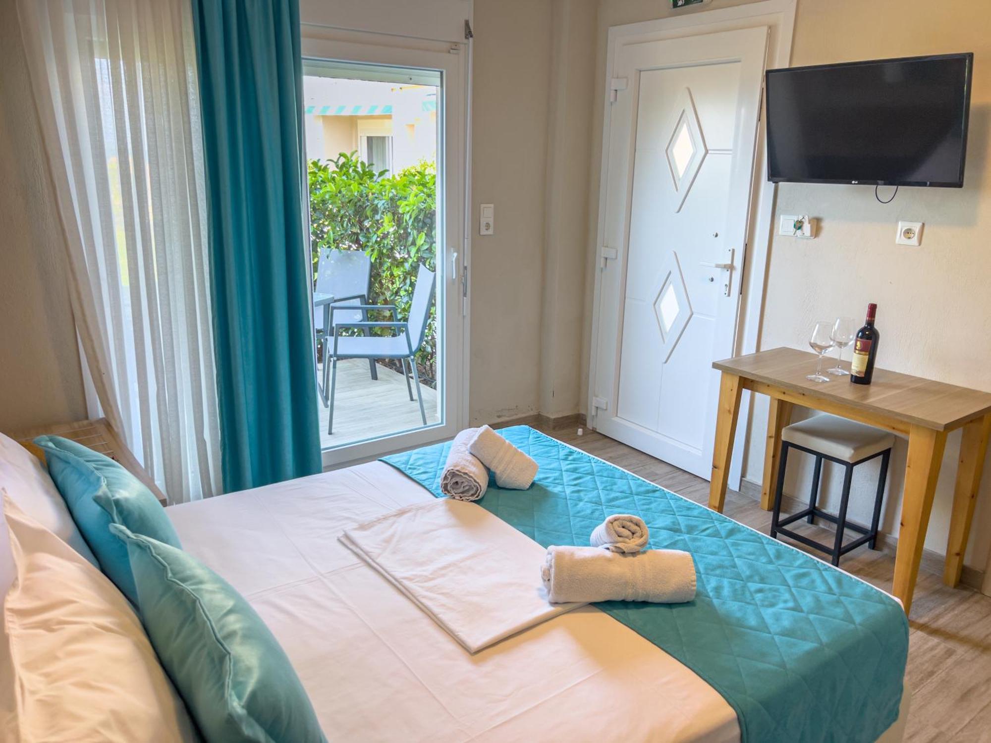 Yalos Beach Maisonettes Скала-Сотирос Экстерьер фото
