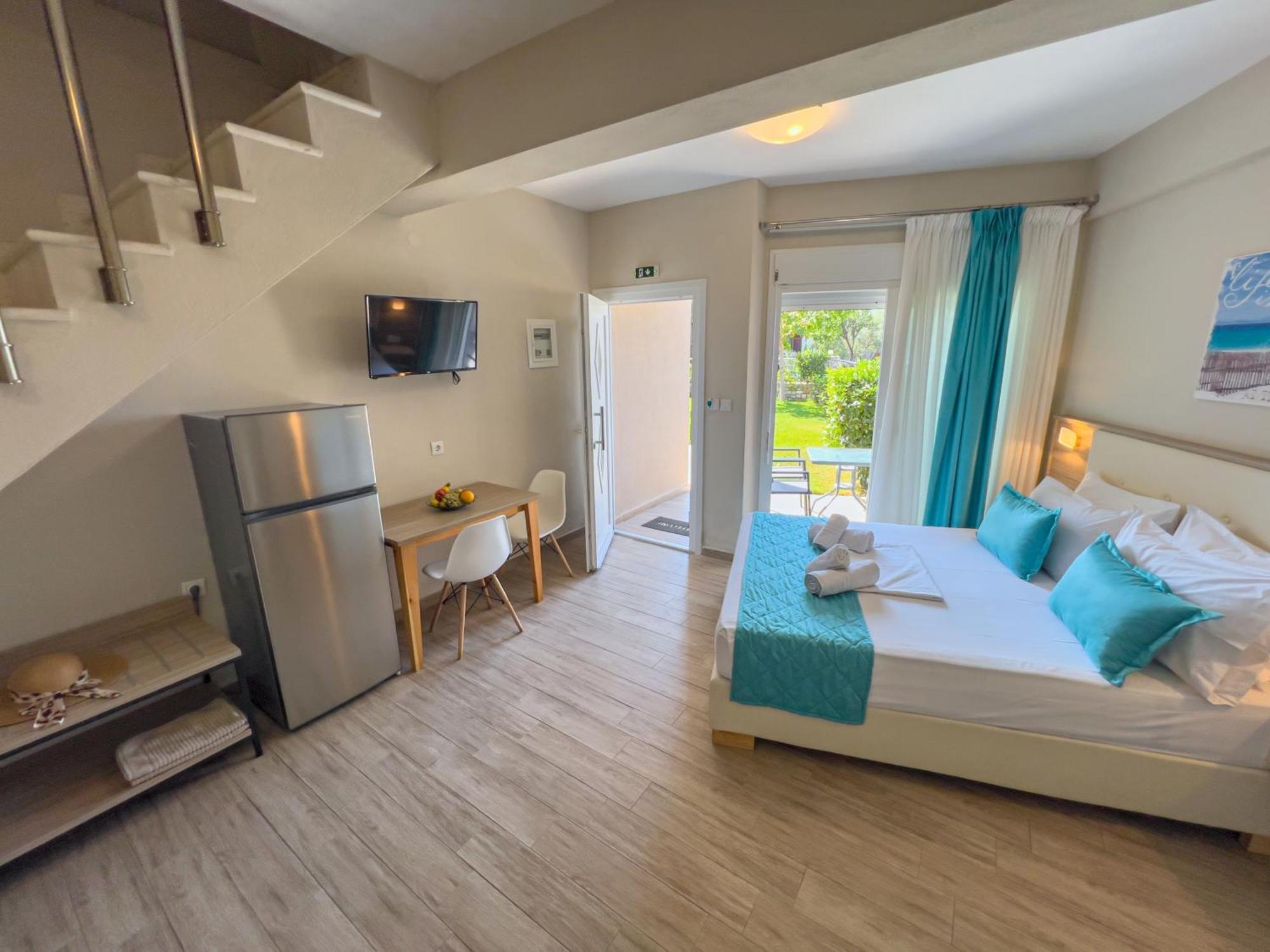 Yalos Beach Maisonettes Скала-Сотирос Экстерьер фото